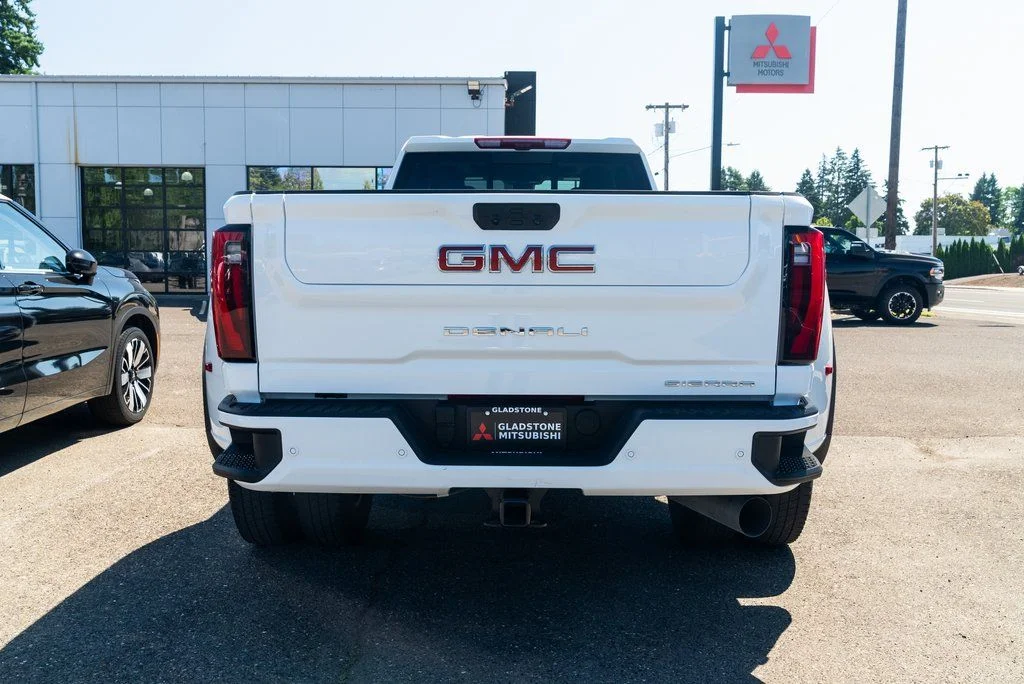 Used 2025 White GMC Denali image 5