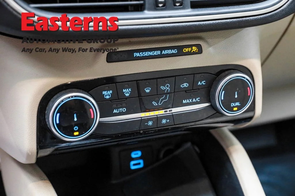 Used 2022 Silver Ford SE image 20