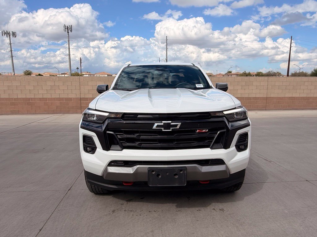 Used 2025 White Chevrolet Z71 image 4