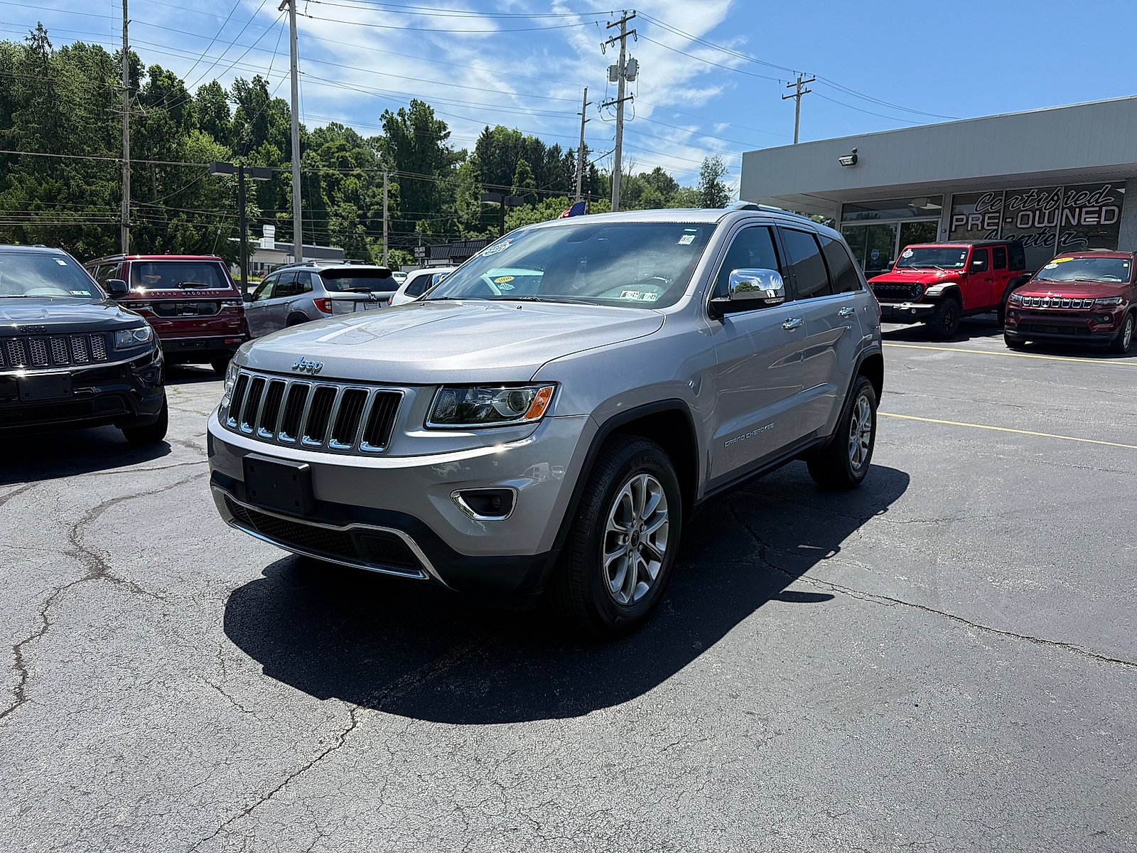 Used 2016 Billet Silver Metallic Clearcoat Jeep Limited image 3
