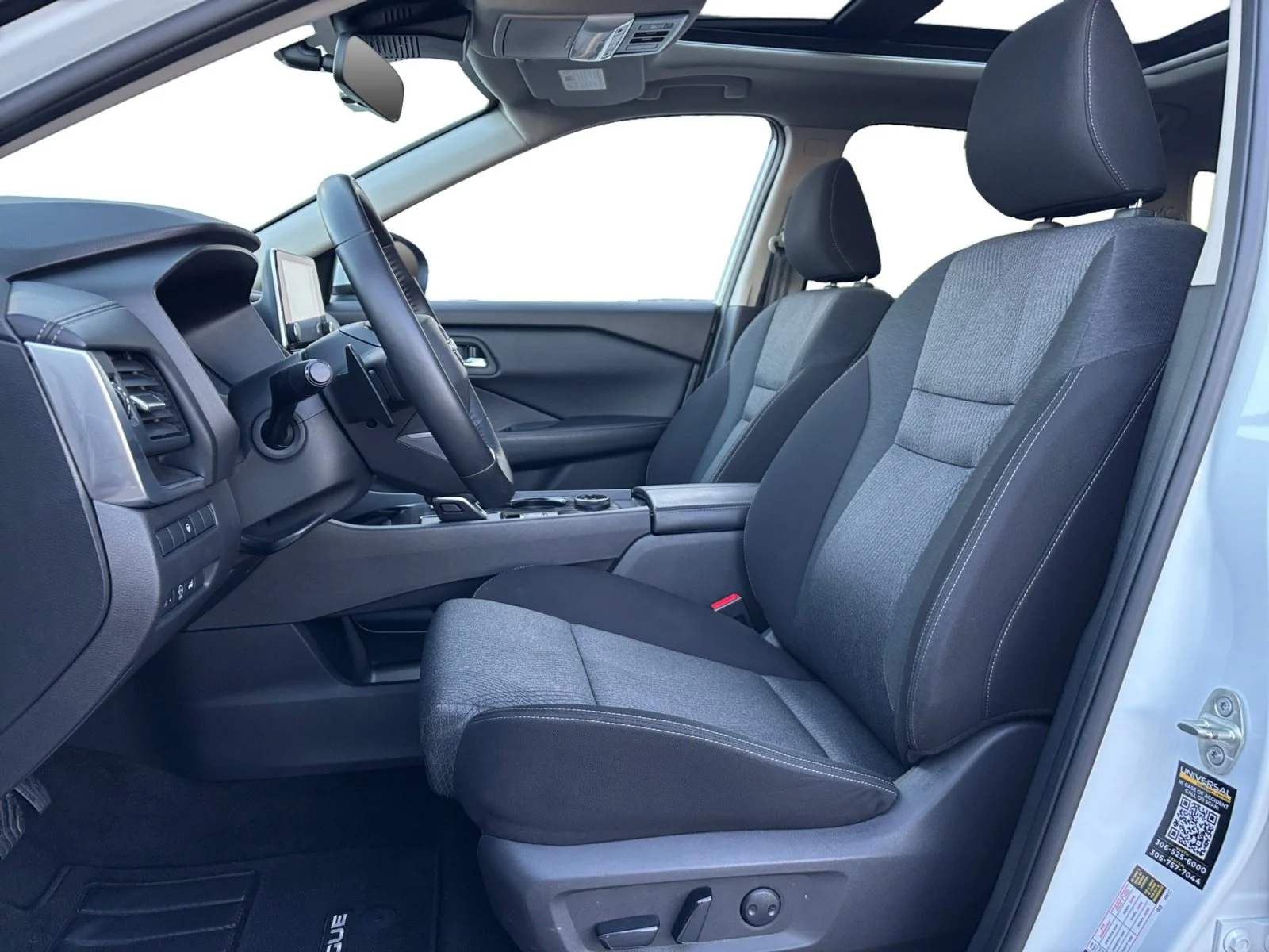 Used 2025 White Nissan SV Moonroof image 10