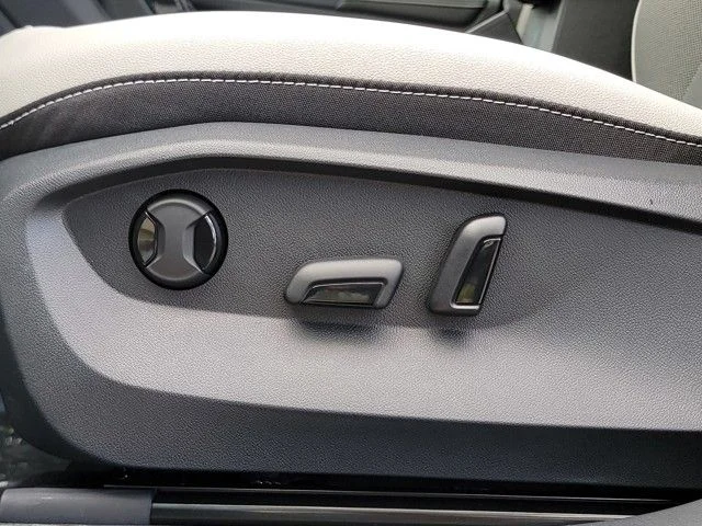 2025 Volkswagen Taos SE - Photo 33