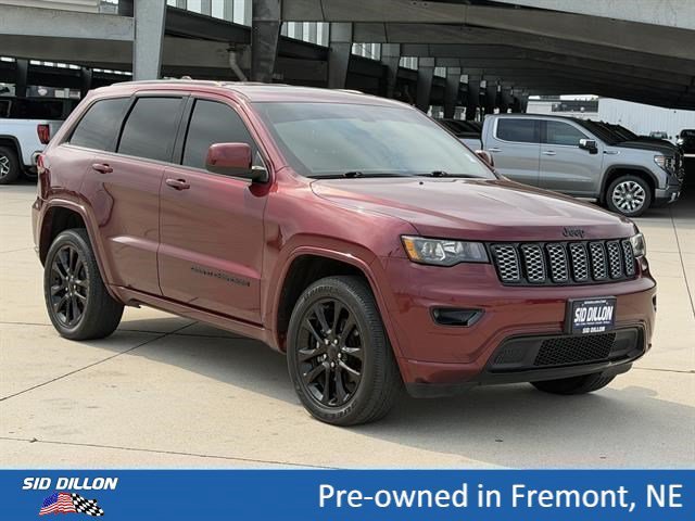 Used 2020 Velvet Red Pearlcoat Jeep Altitude image 2