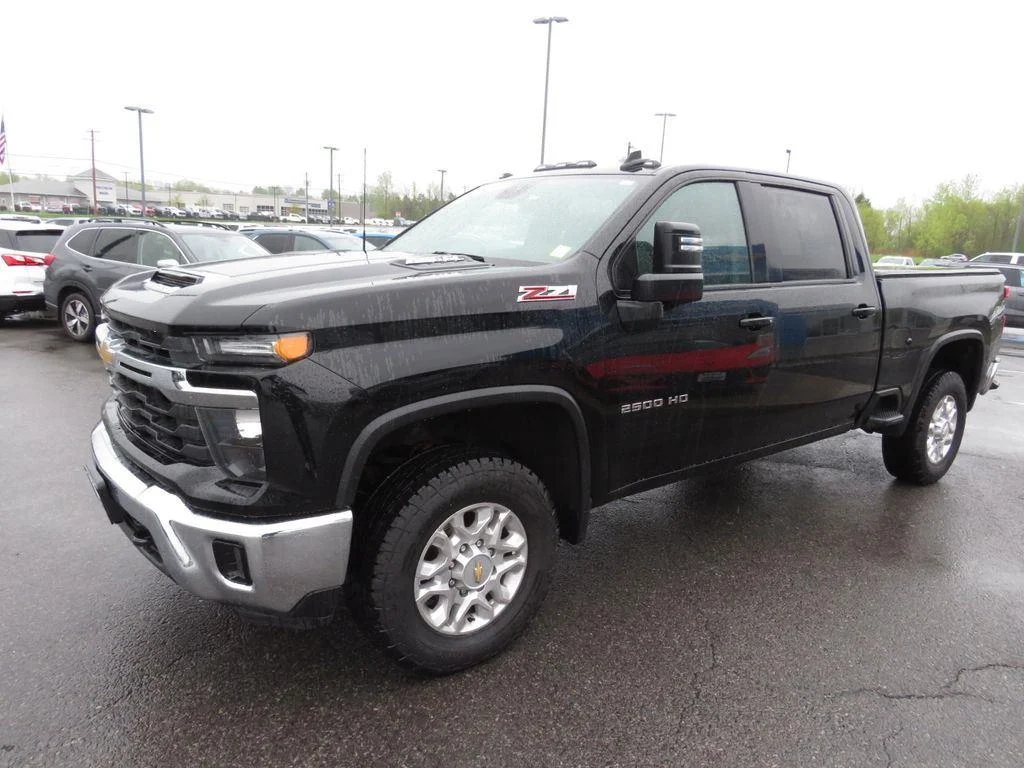 Used 2024 Black Chevrolet LT image 9