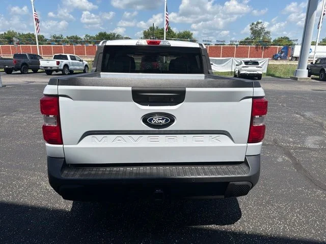 New 2026 Space White Metallic Ford XLT image 4