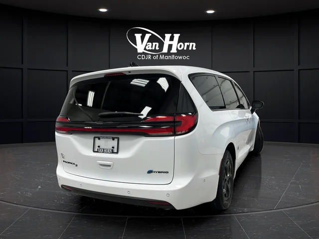 Used 2024 Bright White Clearcoat Chrysler Select S Appearance image 7