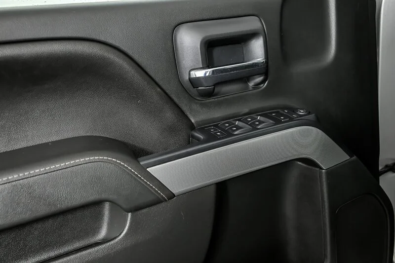 Used 2017  Chevrolet LT image 11