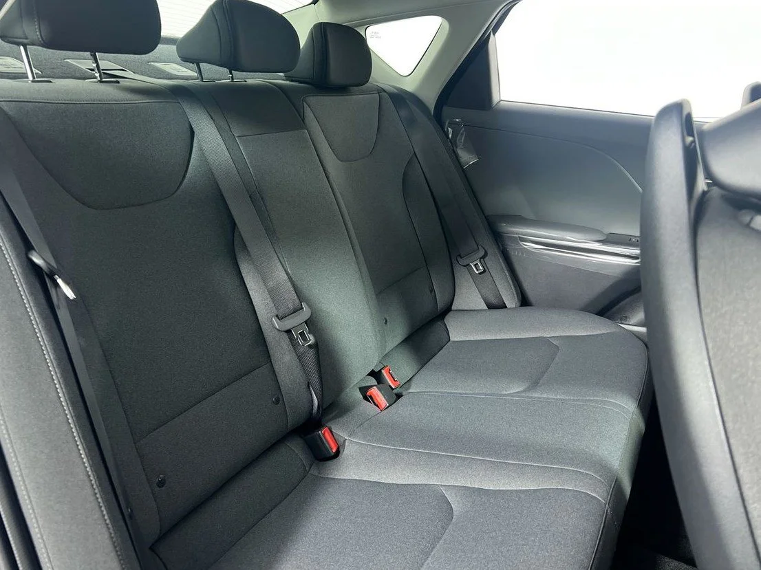 New 2026 Snow White Pearl Kia LXS image 27