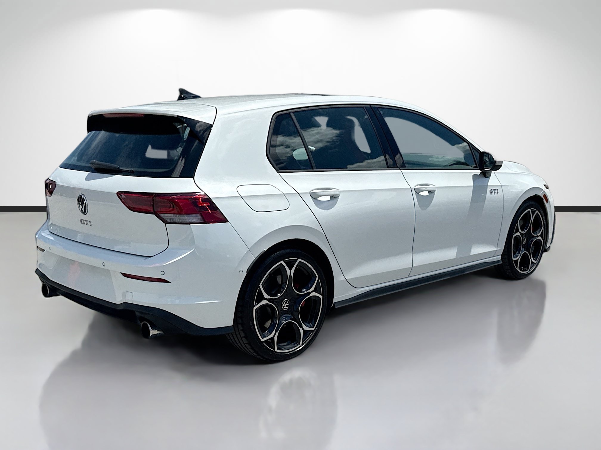 Used 2025 Opal White Pearl Volkswagen Autobahn image 3