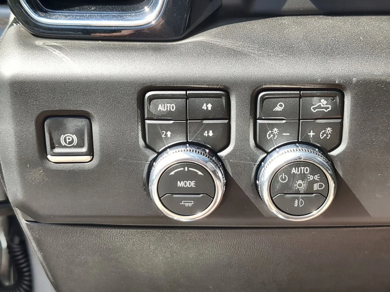 New 2026 Sterling Metallic GMC Denali DRW image 18