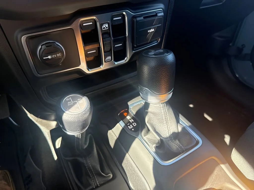 Used 2025 Gray Jeep Sahara image 17