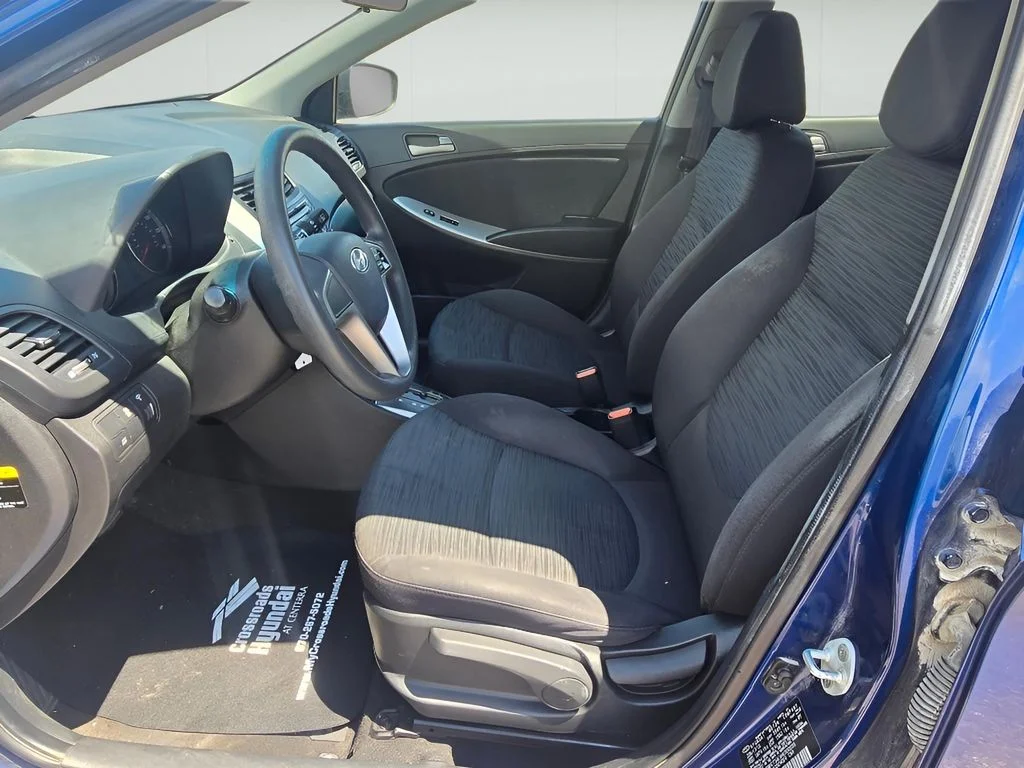 Used 2017 Pacific Blue Pearl Hyundai SE image 28