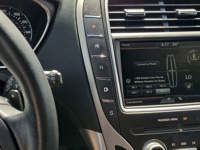 Used 2016 White Lincoln Premiere image 30