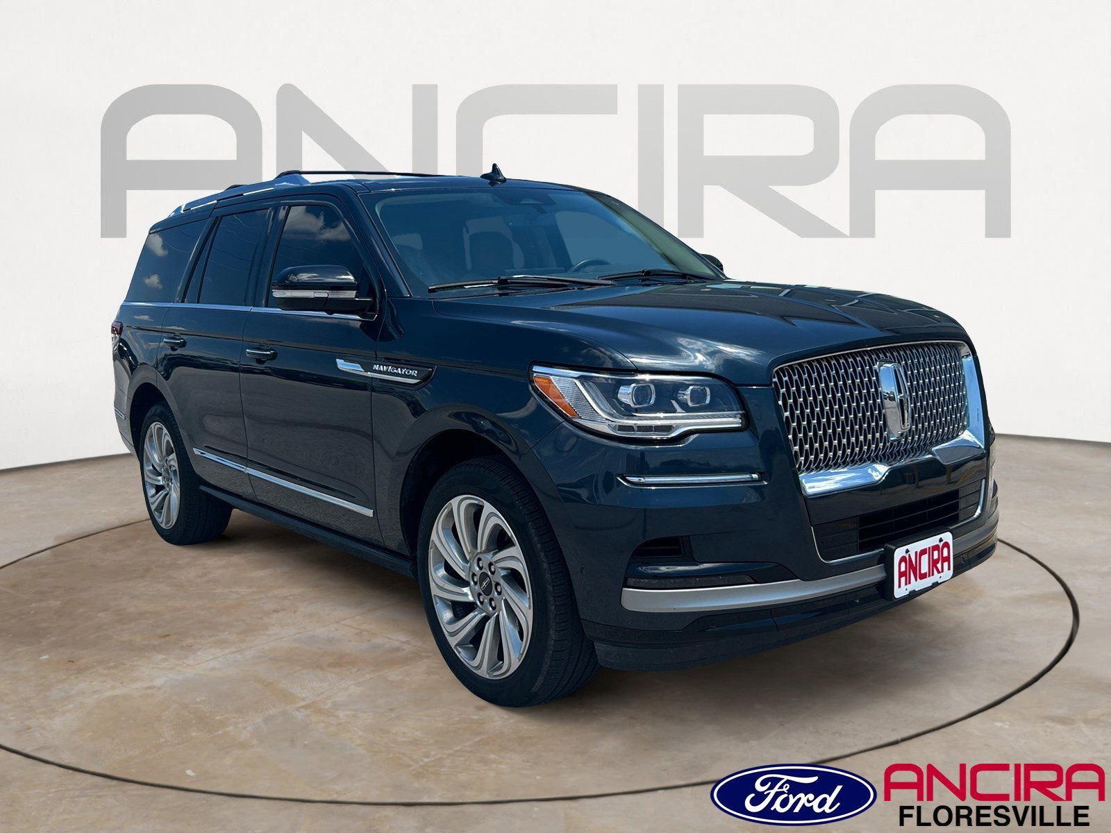2024 Lincoln Navigator Premiere AWD's photo