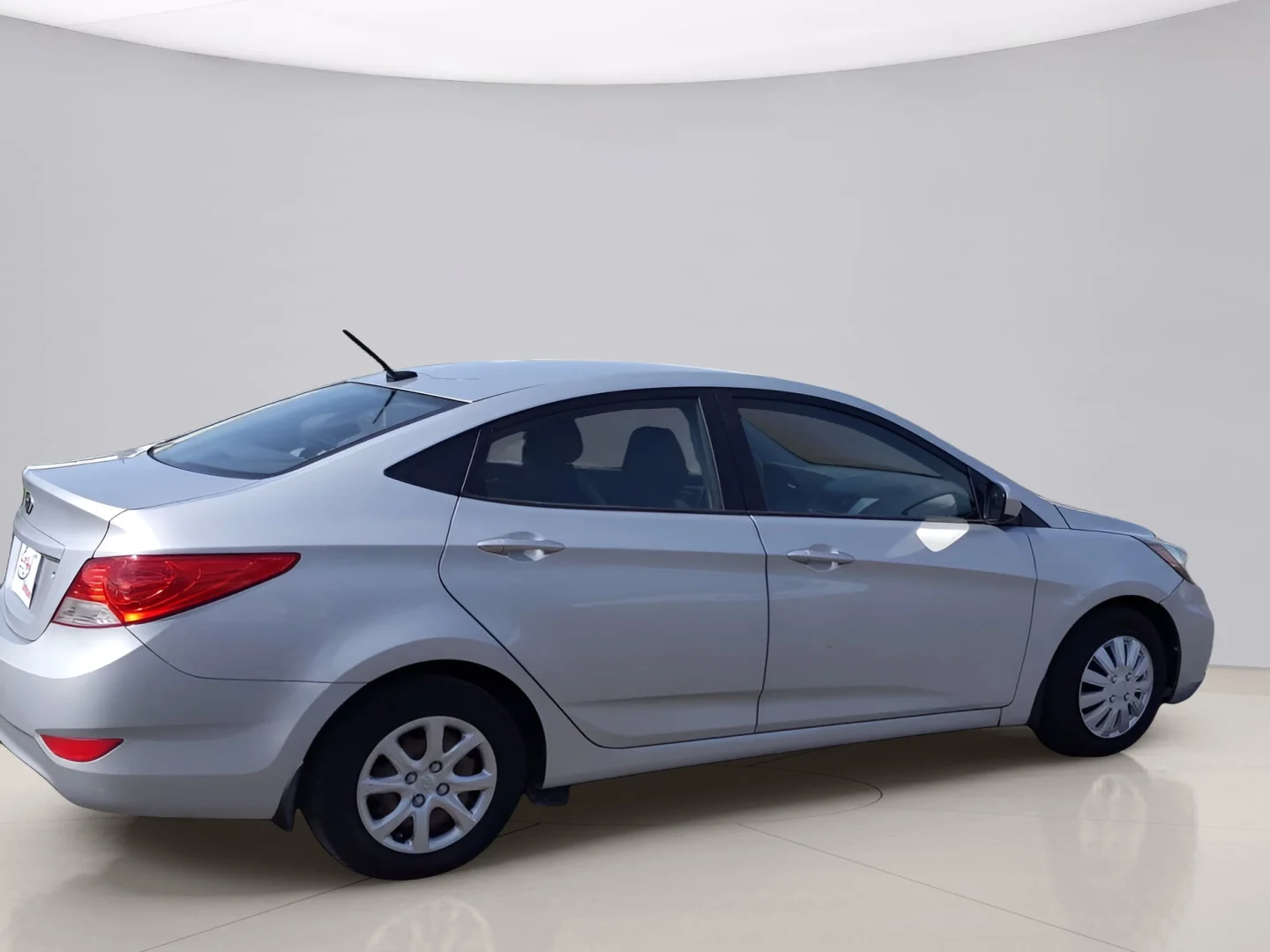 Used 2014 Silver Hyundai GLS image 2