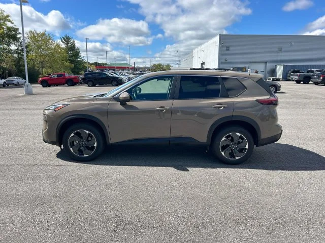 Used 2025  Nissan SV image 7