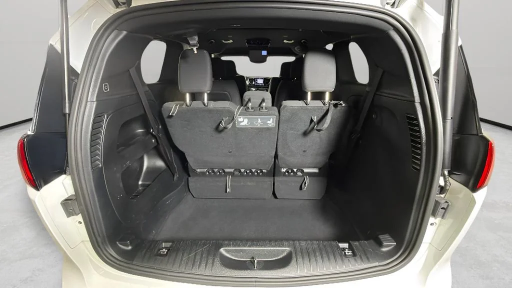 Used 2019 White Chrysler Touring Plus image 31