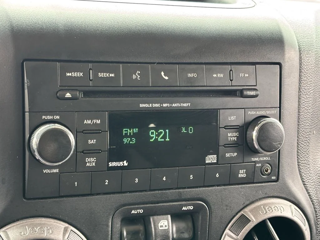 Used 2018 Gray Jeep Unlimited Sport image 29