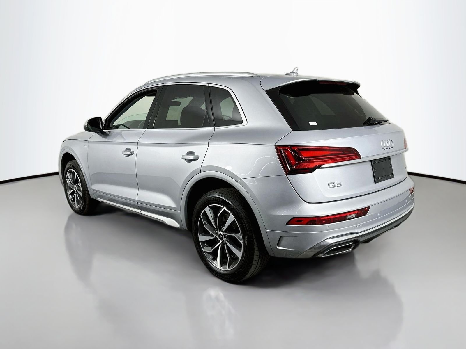 Used 2023 Silver Metallic Audi 45 S line Premium image 5