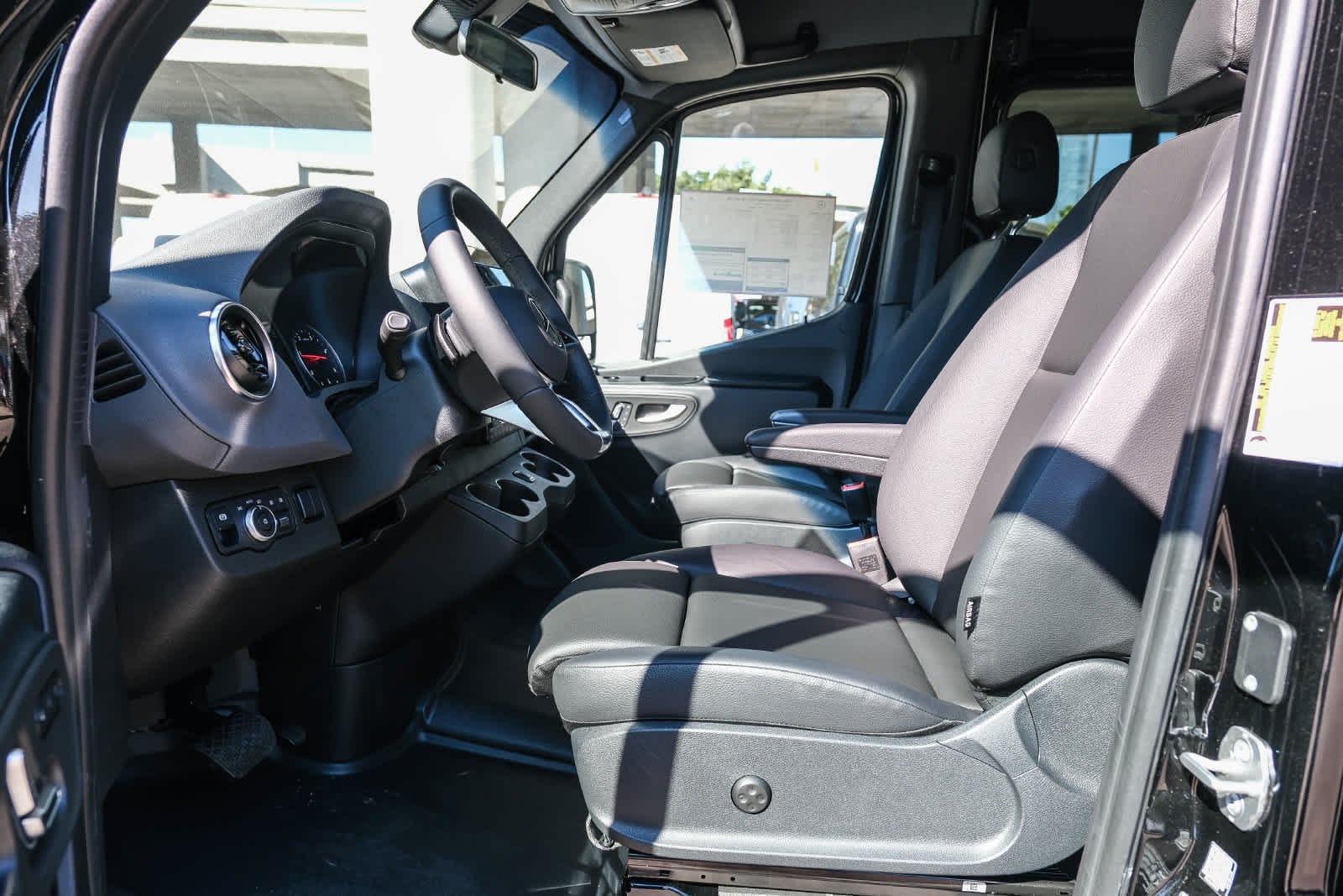 New 2026 Obsidian Black Metallic Mercedes-Benz Passenger 170 WB High Roof RWD 2.0L 4-Cylinder image 27