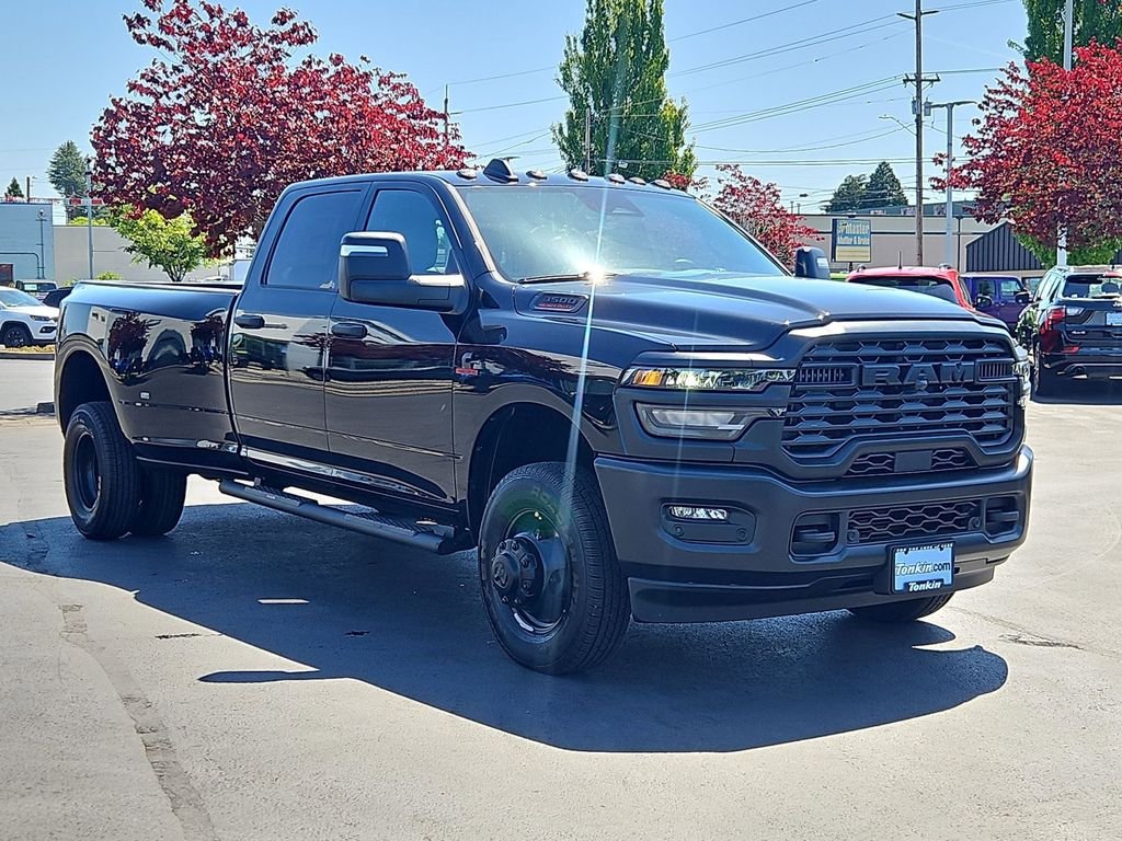 New 2026 Diamond Black Crystal Pearl-Coat Exterior Paint RAM Tradesman image 8