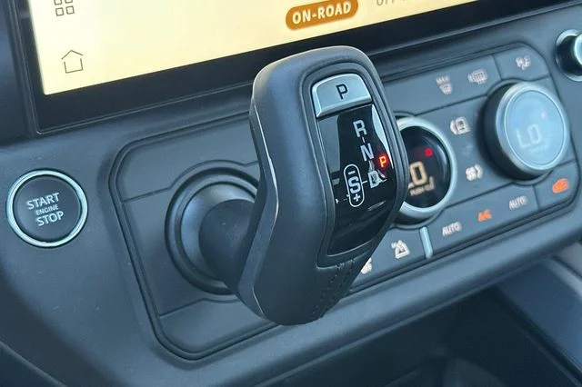 New 2026 Woolstone Green Land Rover X-Dynamic SE image 20