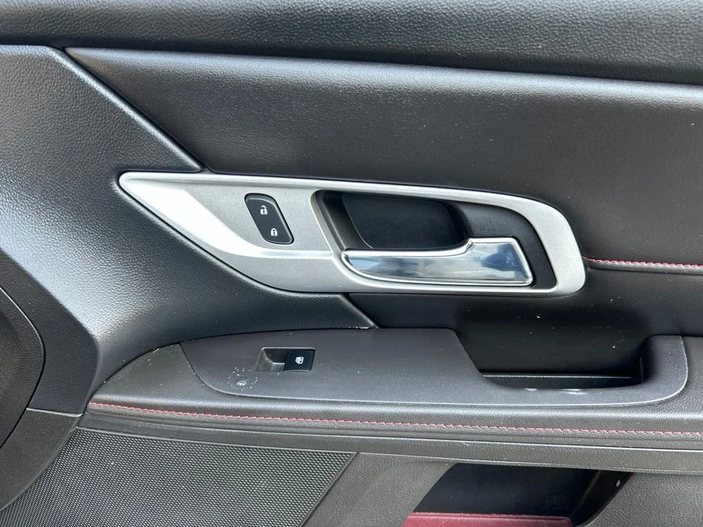 Used 2012 Silver GMC SLT-2 image 23