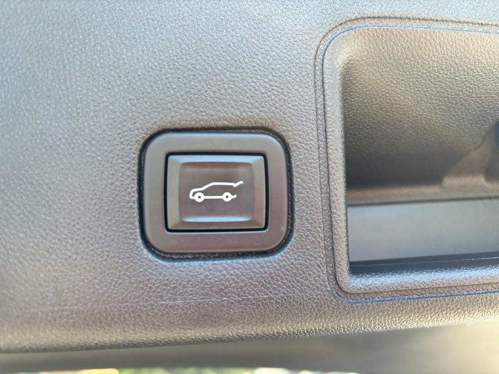 Used 2020 Blue GMC SLE image 8