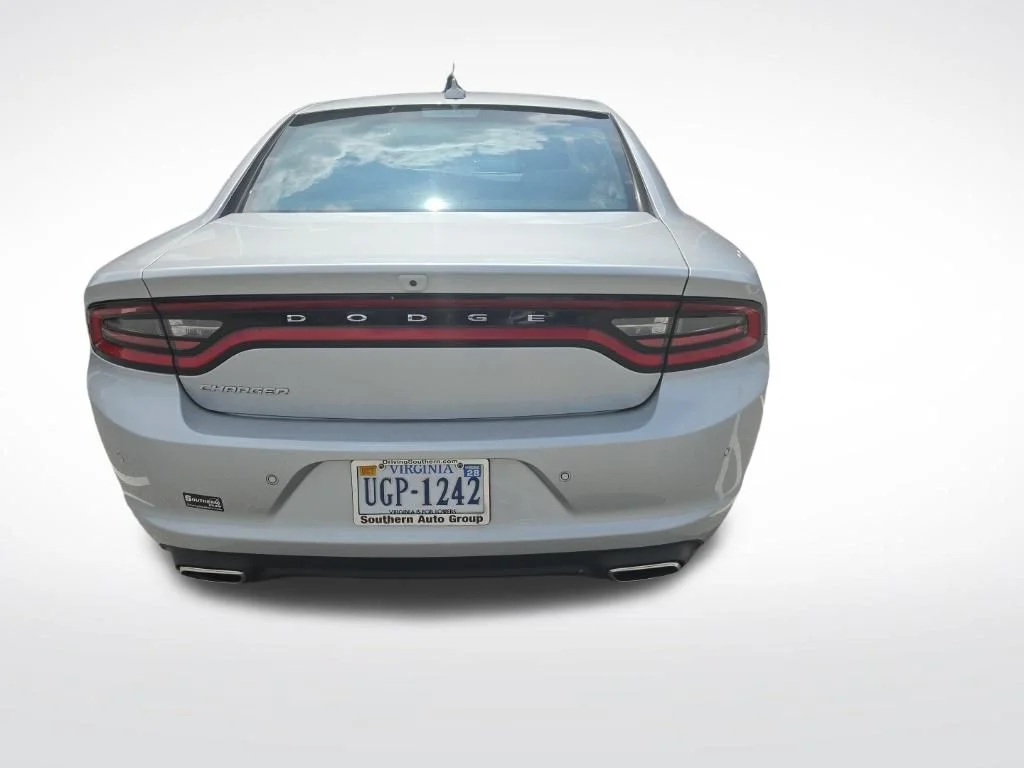 Used 2023 Silver Dodge SXT image 5
