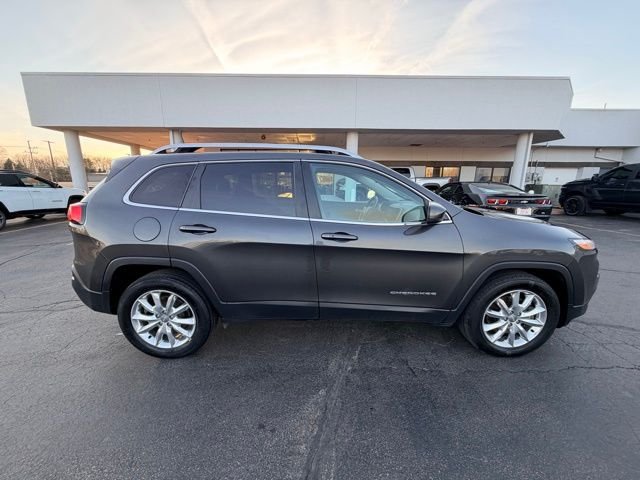 Used 2016 Jeep Cherokee Limited with VIN 1C4PJMDS4GW175552 for sale in Freeport, IL