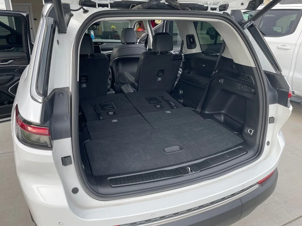 Used 2022 Bright White Clearcoat Jeep Limited image 6