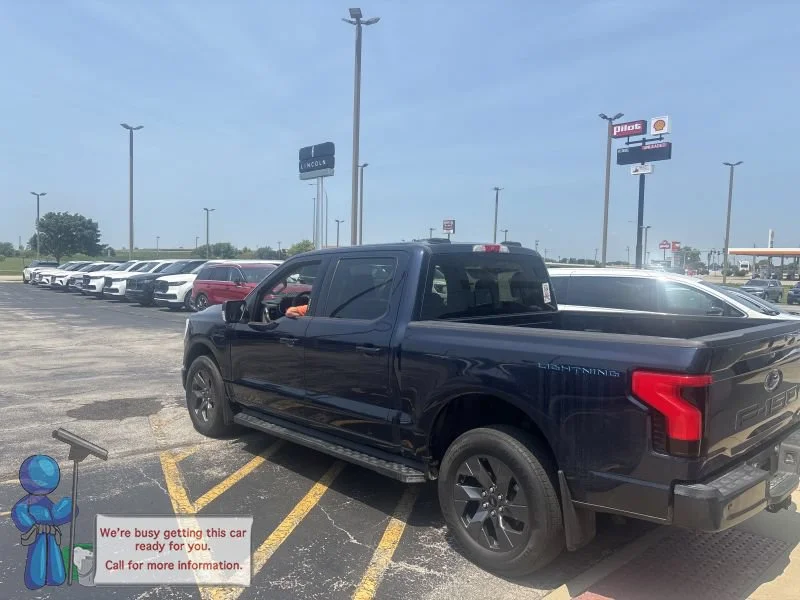 Used 2023 Blue Metallic Ford XLT image 3