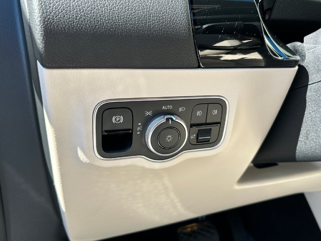 New 2026 Polar White Mercedes-Benz GLA 250 image 13