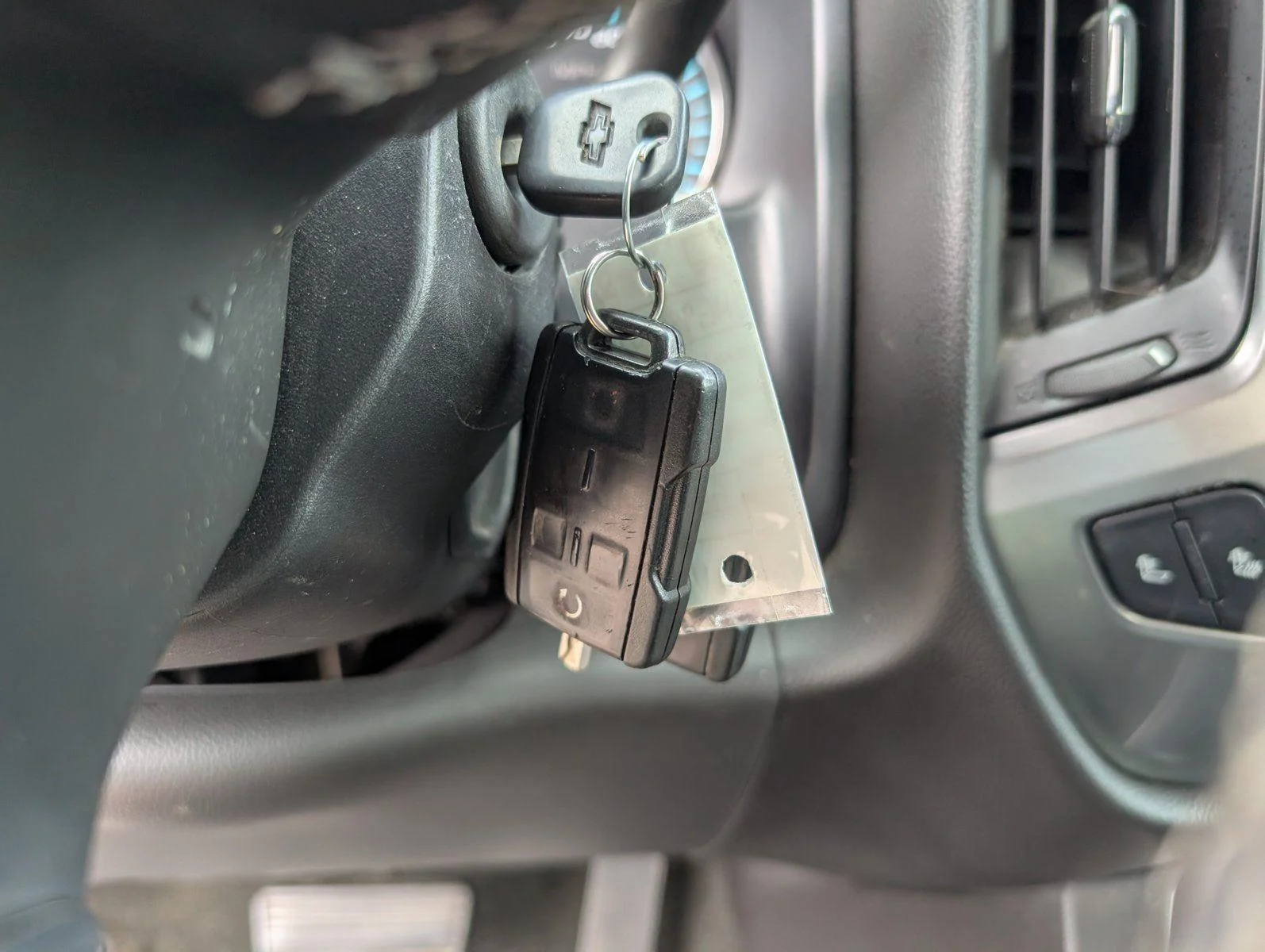 Used 2016 TUNGSTEN METALLIC Chevrolet LT image 20