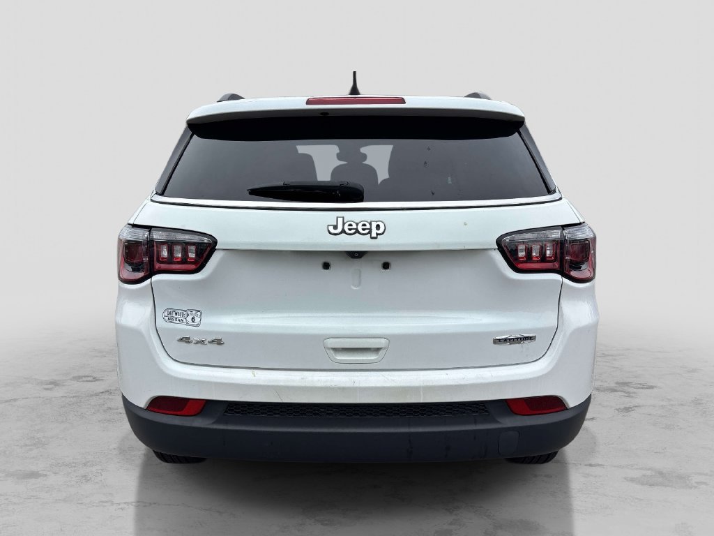 Used 2022 White Jeep Latitude image 4