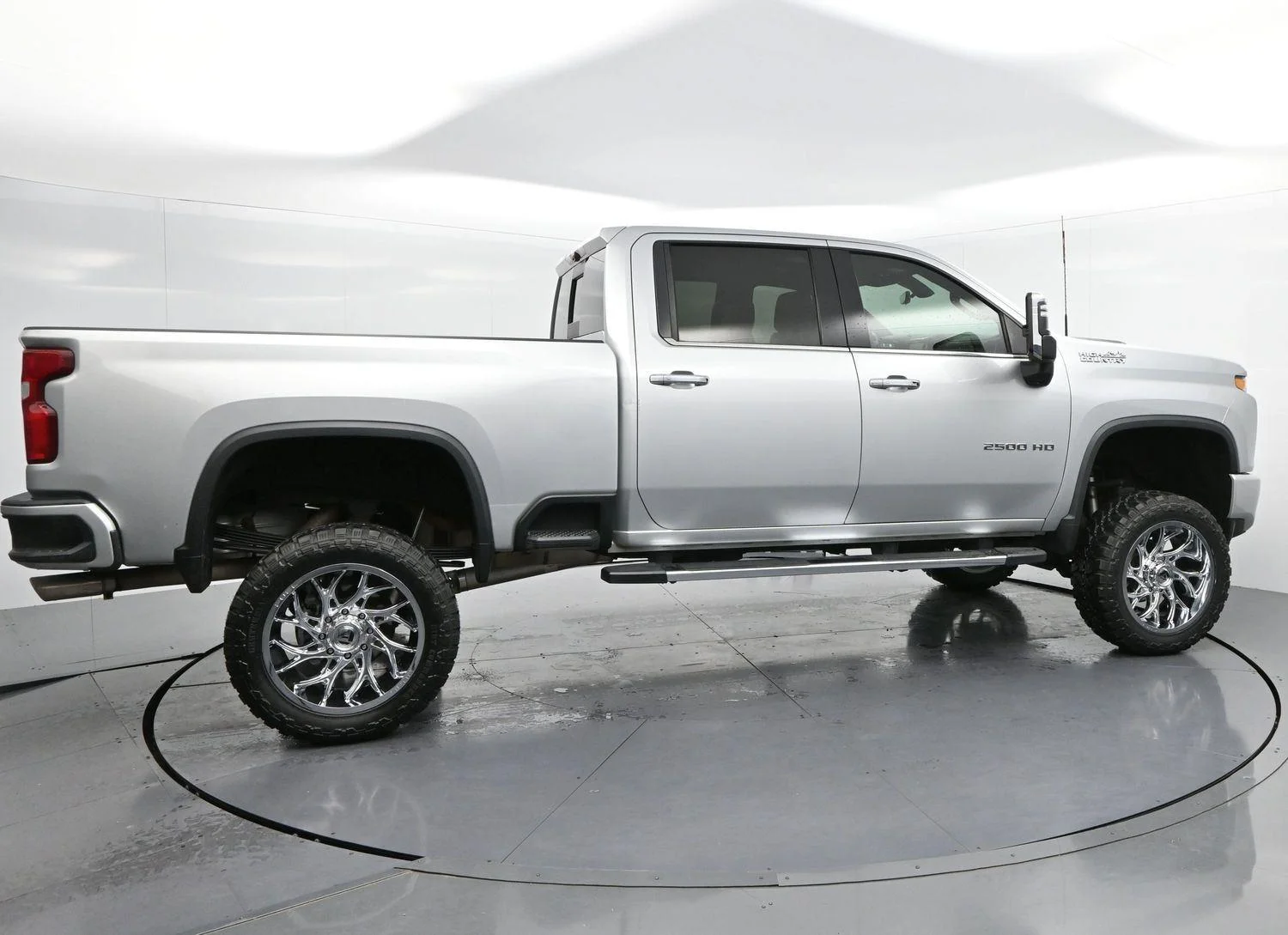 Used 2020 Silver Ice Metallic Chevrolet High Country image 8