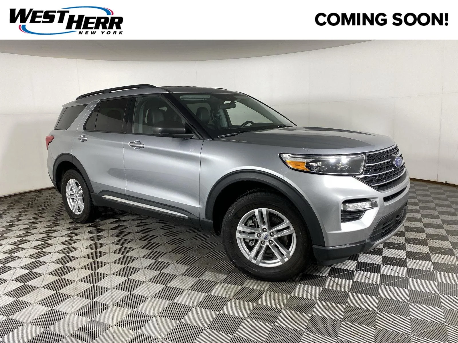 Used 2023 Iconic Silver Ford XLT image 1