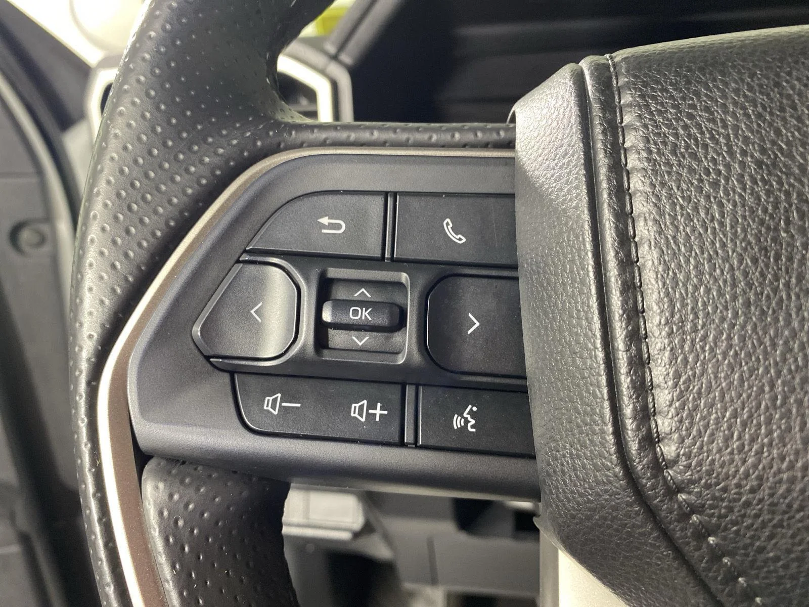 Used 2025 Ice Cap Toyota SR5 image 20