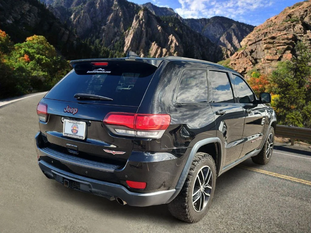 Used 2017 Black Jeep Trailhawk image 3
