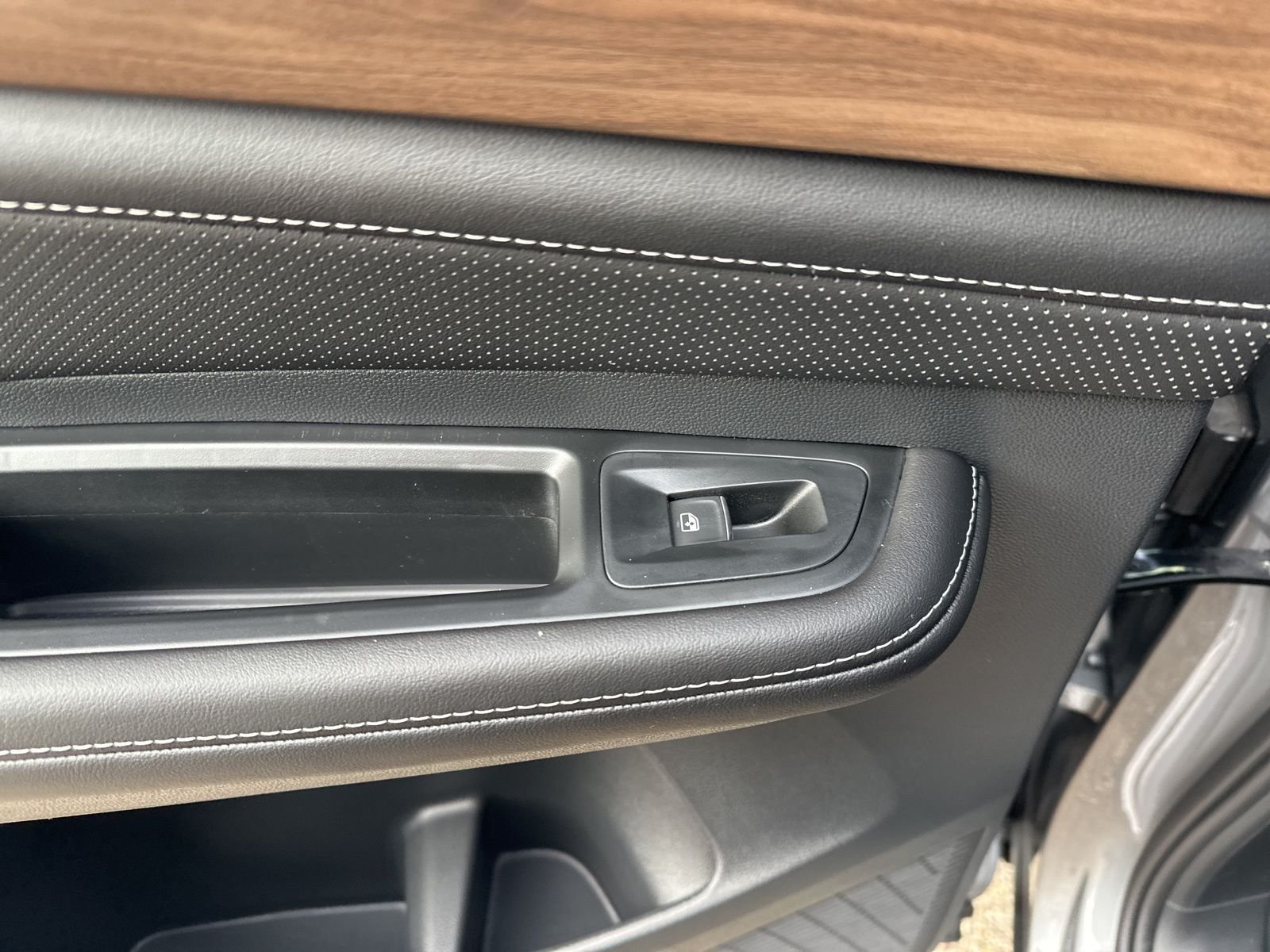 2026 Volkswagen Atlas SE w/Tech - Photo 31