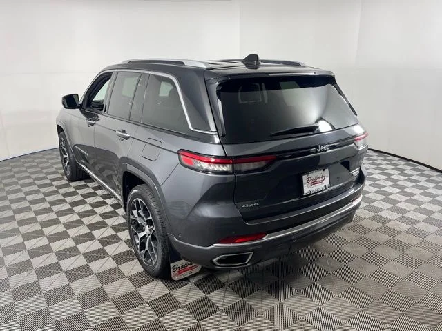 Used 2023 Gray Jeep Summit Reserve image 5