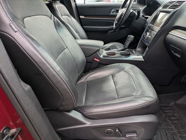 Used 2017 Red Ford Limited image 31