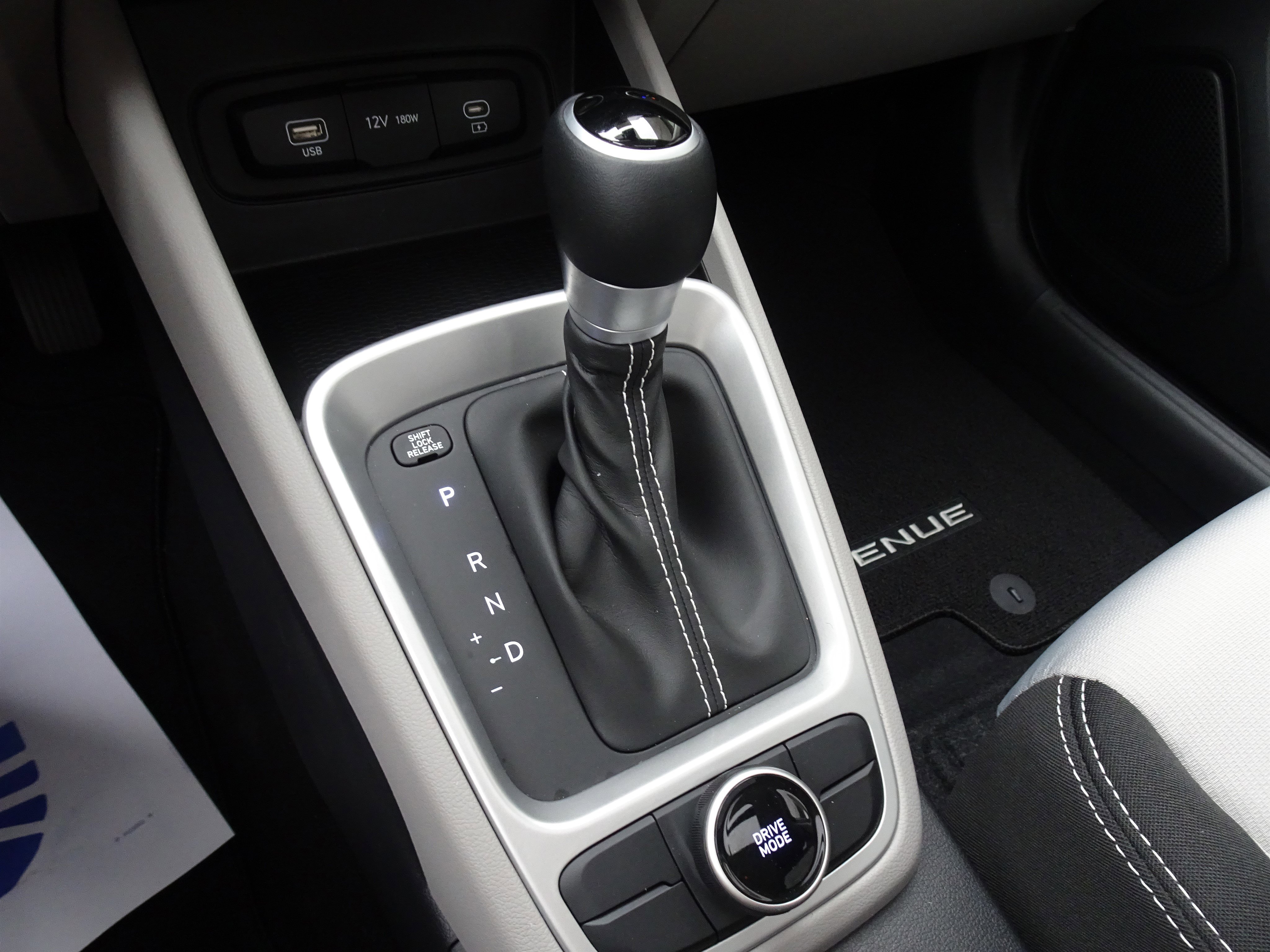 2023 Hyundai Venue SEL - Photo 17