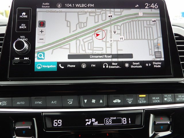 Certified Used 2025 Solar Silver Metallic Honda Touring image 31