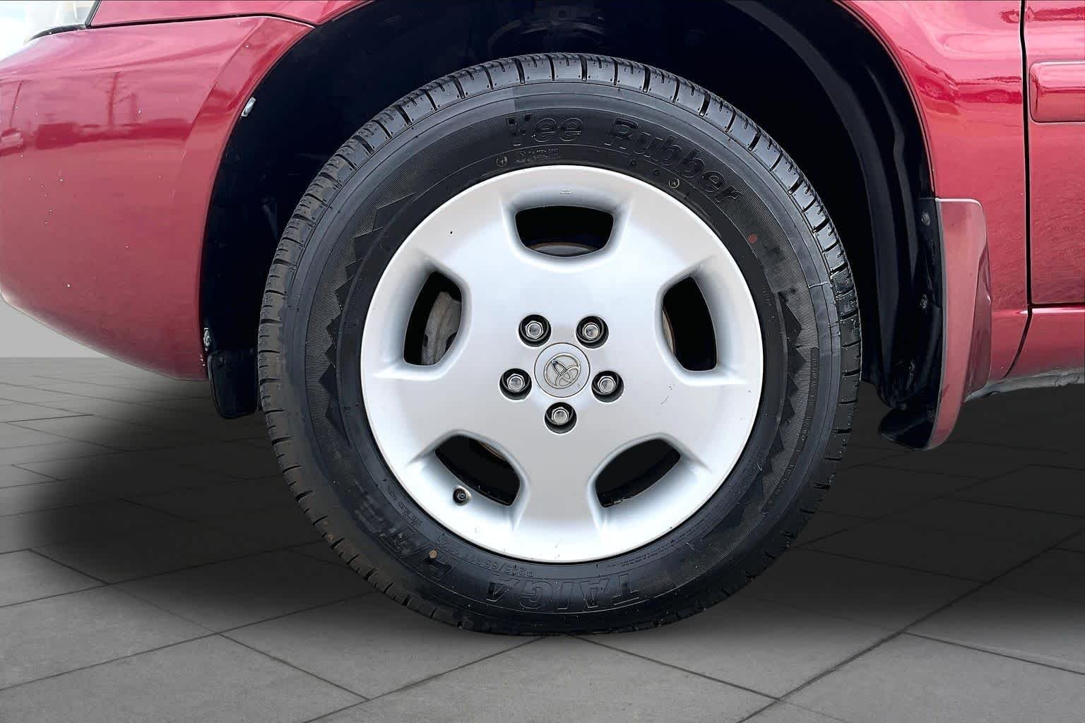 Used 2007 Salsa Red Pearl Toyota Limited w/3rd Row image 10