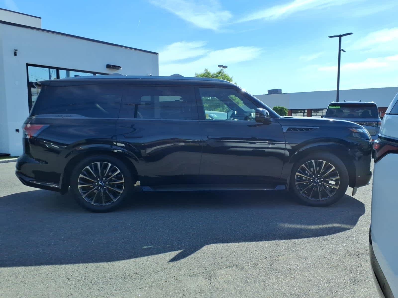 Certified Used 2025 Mineral Black INFINITI AUTOGRAPH image 4