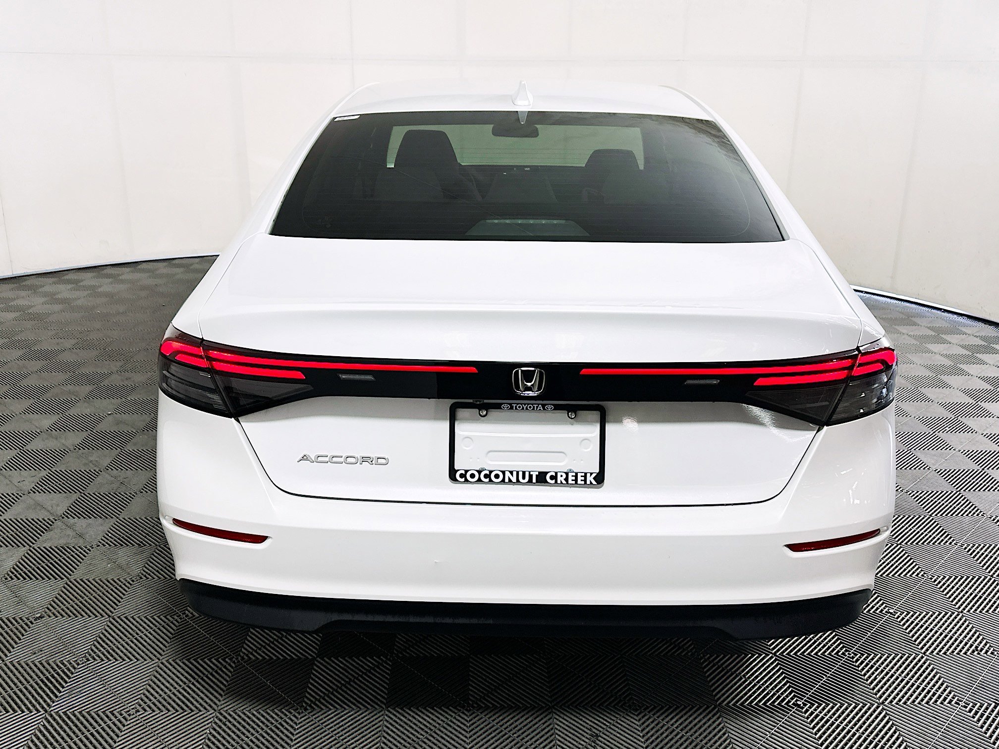 Used 2024 White Honda LX image 4
