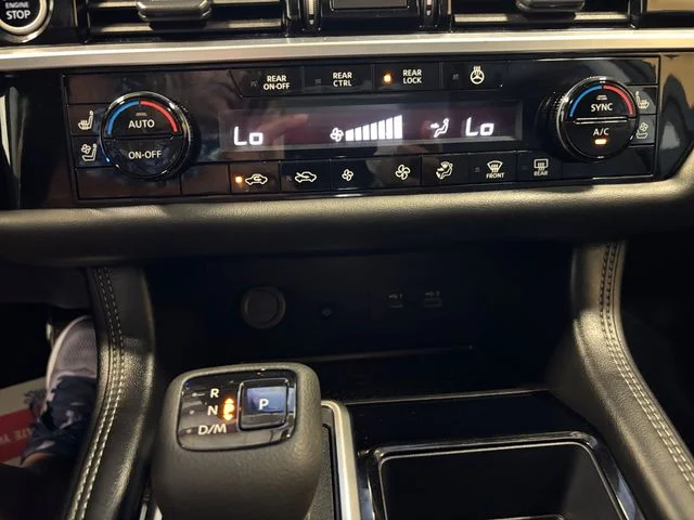 Used 2024 White Nissan Platinum image 22