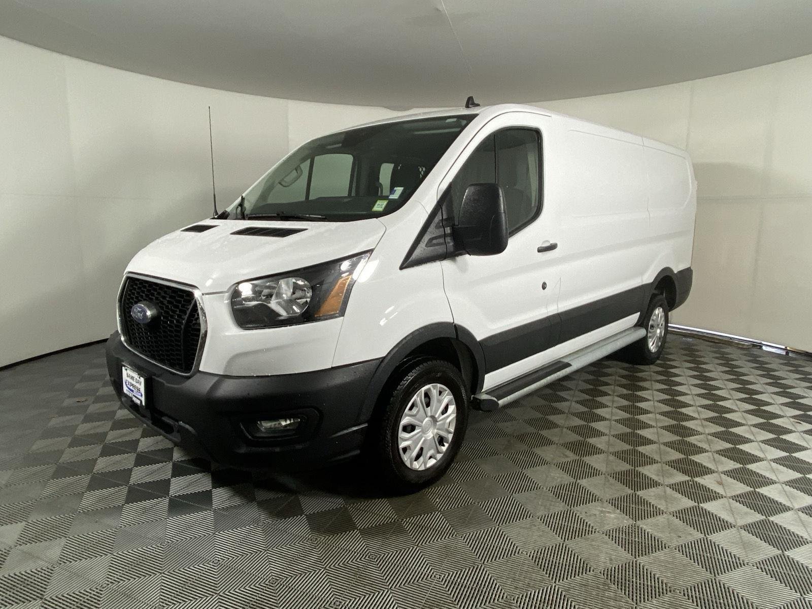 Used 2025 Oxford White Ford Base image 3