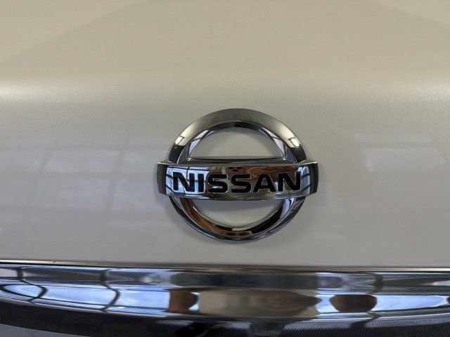 Used 2011 White Nissan 2.5 S image 6